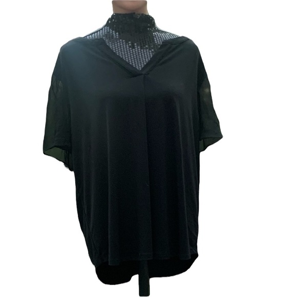 Roz & Ali Tops - Roz and Ali short sleeve v neck blouse Light weight material